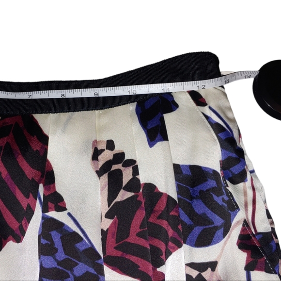 Marc by Marc Jacobs Floral Skirt w/Pockets, Silky, Size 2 - Picture 5 of 14